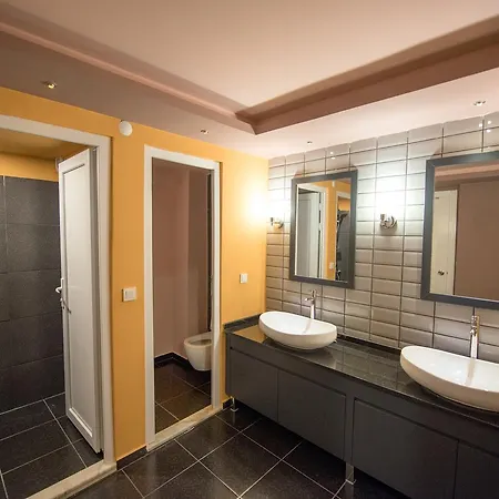 Hostal Sakura *