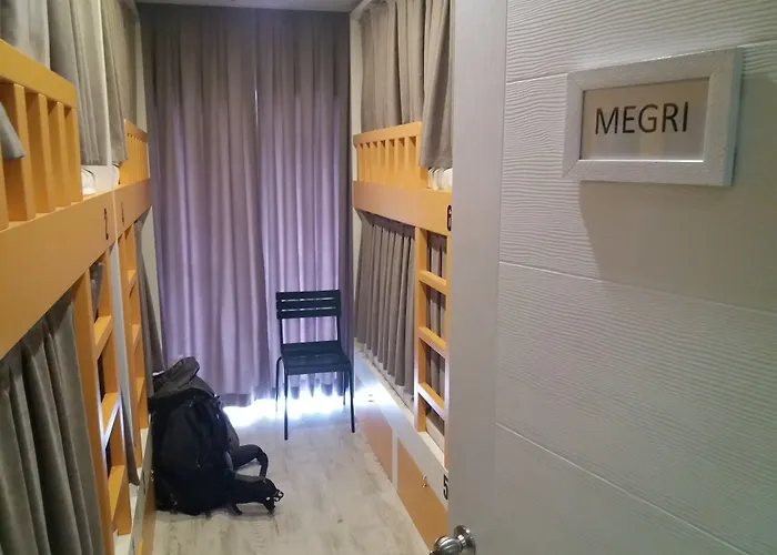 Sakura Hostel *
